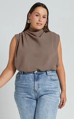 Arianae Top - High Neck Top in Mocha