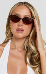 Yvette Sunglasses - Cat Eye Sunglasses in Torte